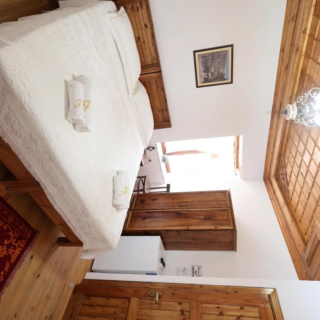 Guest House J.Prifti Берат Экстерьер фото