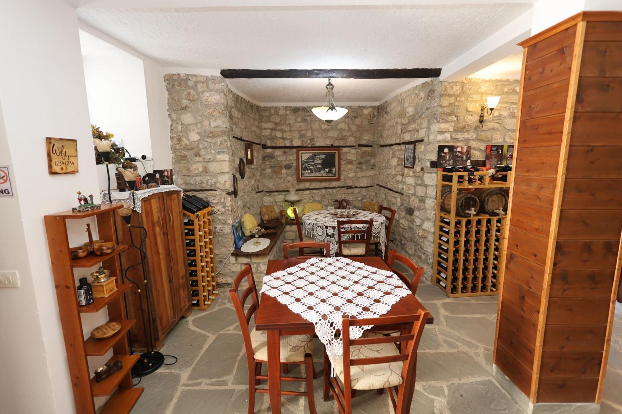 Guest House J.Prifti Берат Экстерьер фото