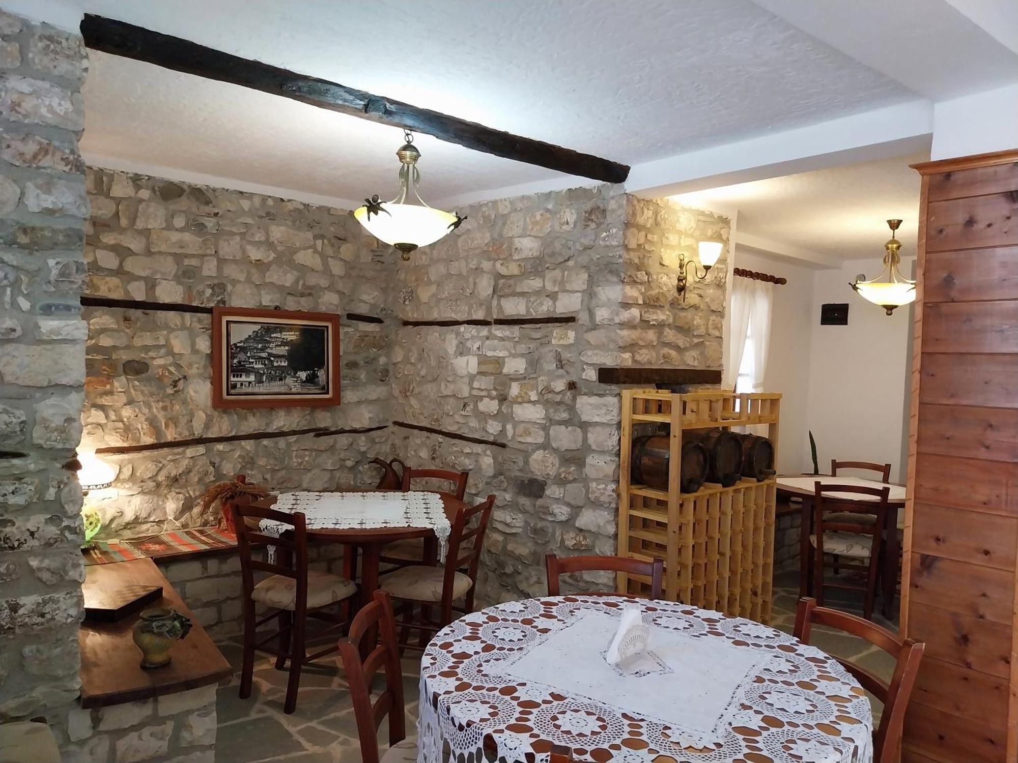 Guest House J.Prifti Берат Экстерьер фото